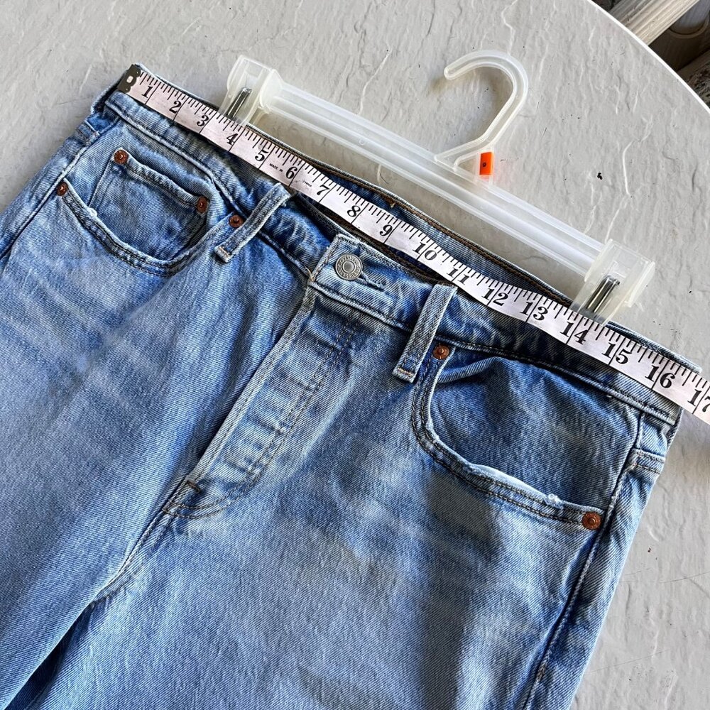 Levi's Premium Wedgie Straight Crop Ripped Distressed Jeans Size 32 - Picture 7 of 8